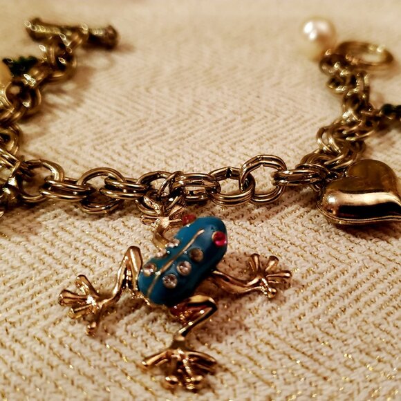 Gold-Tone Frog Charm Bracelet – Playful Elegance with Pearls and Heart Accent, G - Picture 3 of 5